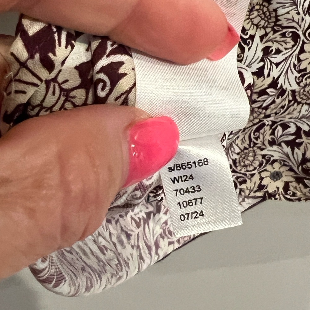 ⭐️ Ann Taylor Factory Burgandy, Black and Cream Floral Blouse - Picture 7 of 10